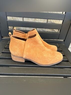 TOMS Deia Suede Cognac Brown Side Zip Ankle Booties Size 9.5M